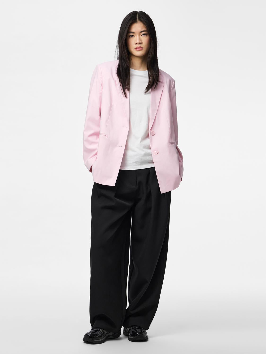 model_shot-front_full